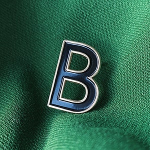 Pin con la letra B - Pin de solapa con la letra B - Parche con la letra inicial - Insignia del alfabeto - Pin esmaltado de la A a la Z - Pin con fuente