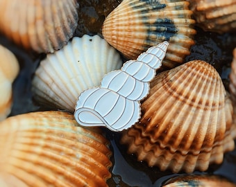 Seashell Enamel Pin - Sea Ocean Lover Pin - Cute Gift - Shell Brooch - Adorable Gift for Her