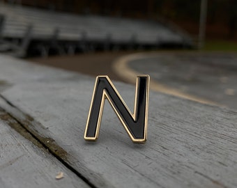 Spilla con lettera N - Spilla con lettera N - Toppa con lettera iniziale - Badge dell'alfabeto - Spilla smaltata A-Z - Spilla con carattere