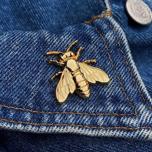Golden Metal Bee 3D Pin - Golden Bee Broche - Honey Bee Badge - Bumblebee Lapel Pin - Queen Bee Enamel Pin - Beekeepers Brooch - Apis Pin *