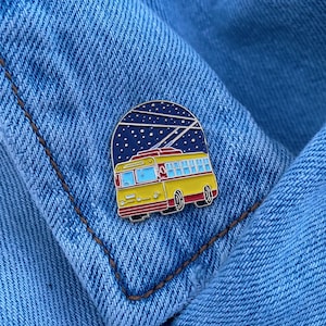 トロリーバス エナメルピン - バス ラペルピン - 公共交通機関ピン - 市バス ピンバッジ - 面白いエナメルピン - リトアニア ピン
