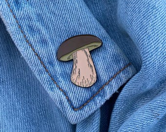 Spilla smaltata Boletus - Spilla con fungo di bosco - Spilla con fungo porcino - Distintivo classico Boletus Edulis - Spilla con porcini - Accessorio con natura boschiva -
