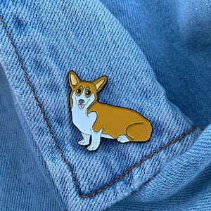 Cute Corgi Enamel Pin - Queen&#39;s Corgi Lapel Pin - Pembroke Welsh Corgi Pin - Dog Pin Badge - Welsh Corgi Enamel Pin
