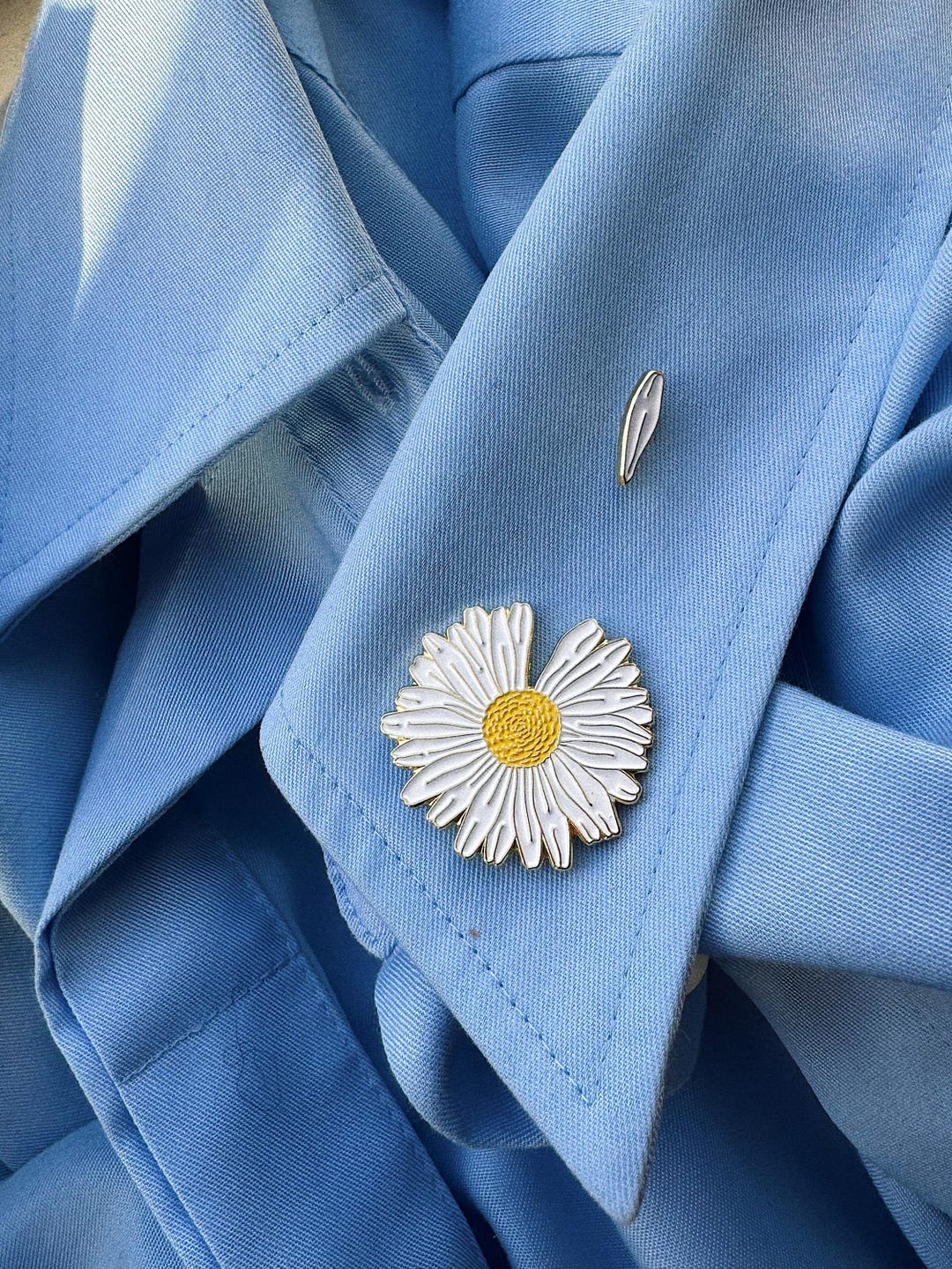 Daisy Flower 2 Lapel Pin Set - He Loves Me, He Loves Me Not Pins - 2 ...