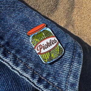 Pickle Jar Enamel Pin - Pickles Badge - Cucumber Brooch - Pickled Cucumbers Pin - Deli Dill Pickle - Brined pickles - Pekel - Brine - Gurken