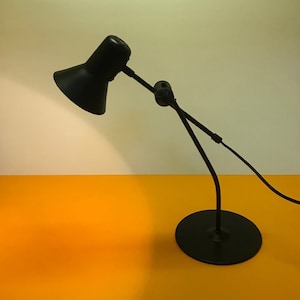 VINTAGE69 - Veneta Lumi - Massiv - Belgisches Design - Memphis - Tischleuchte - 1990 - Schreibtischlampe - Nachtlampe