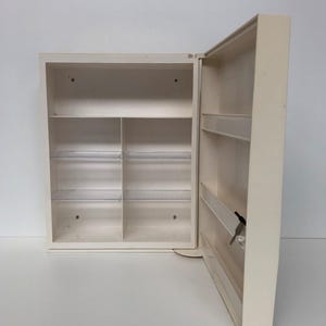 VINTAGE69 - Sieper - Deutsches Design - Badezimmerschrank - Medizinschrank - Kunststoff - 1970