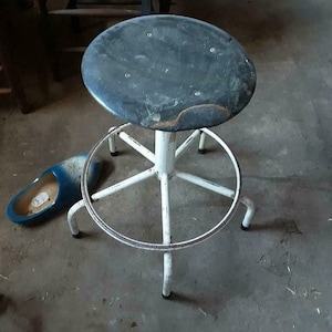 VINTAGE69 - Stool - Stool - Industrial Stool - Patina - Industrial stool - Swivel stool