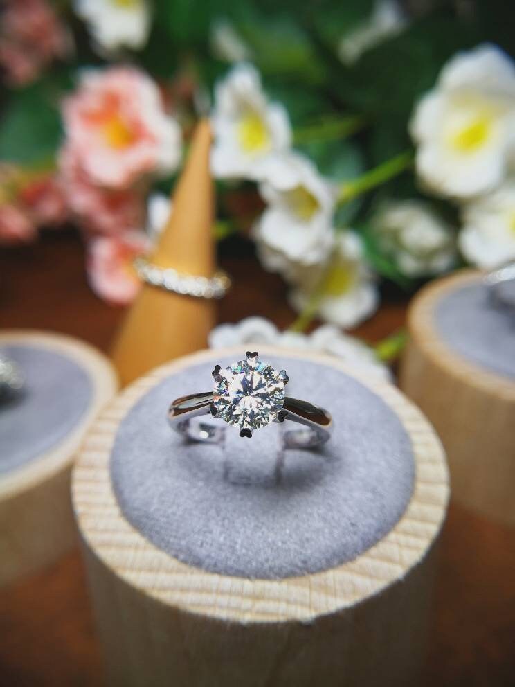 Round Cut Classic Moissanite Engagement Ring 1.5 CT