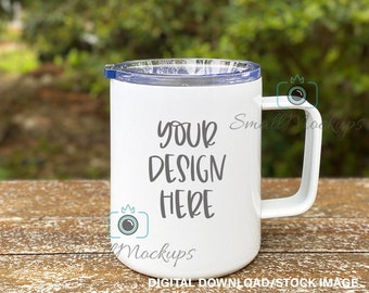Mockup reismok van 10 oz: witte roestvrijstalen mok met deksel (digitale download)