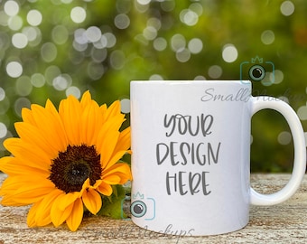 Mockup tazza bianca, girasole estate fuori modello del prodotto, all'aperto tazza da 11 once, mockup tazza da caffè rustico, mockup tazza, modello di progettazione grafica
