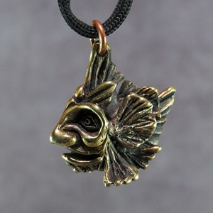 Porte-clés poisson grenouille, poisson à volants grotesque, symbole Feng Shui fait main de richesse, d'amour et de fertilité, breloque en bronze personnalisée pour sac ou bracelet