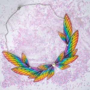 Die Collier-Halskette der stolzen Regenbogen-Fee
