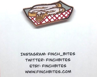 Trichter Kuchen Schlange Emaille Pin