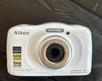 Nikon Coolpix W100 White 13.2MP 3X Digital Zoom Waterproof Camera TESTED