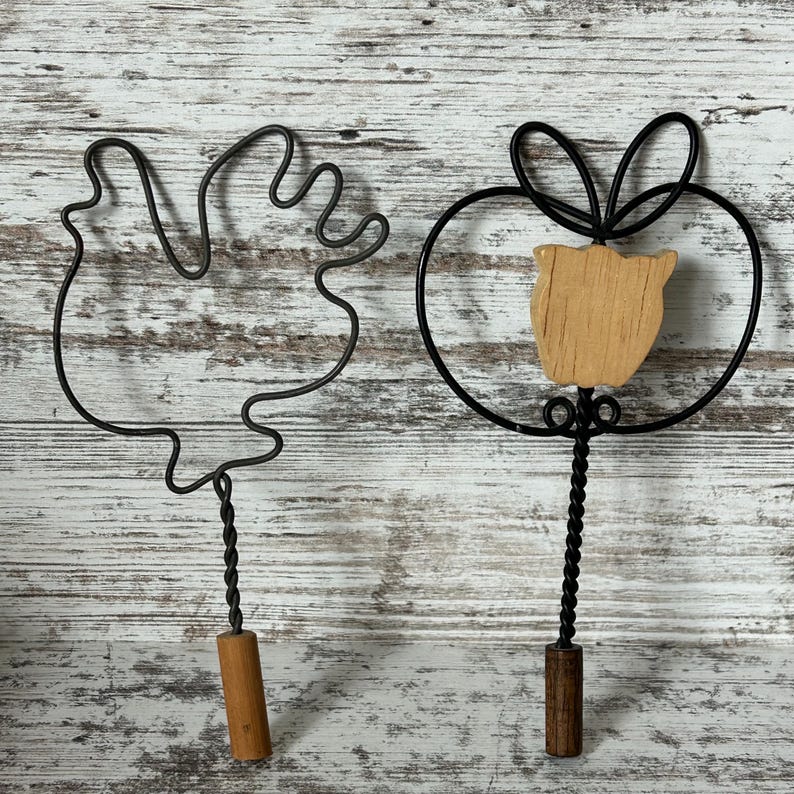 Mini Rug Beater Vintage Set of 2 MINI Twisted Wire Rug Beaters W/ Wood Handle Decor 6 ...