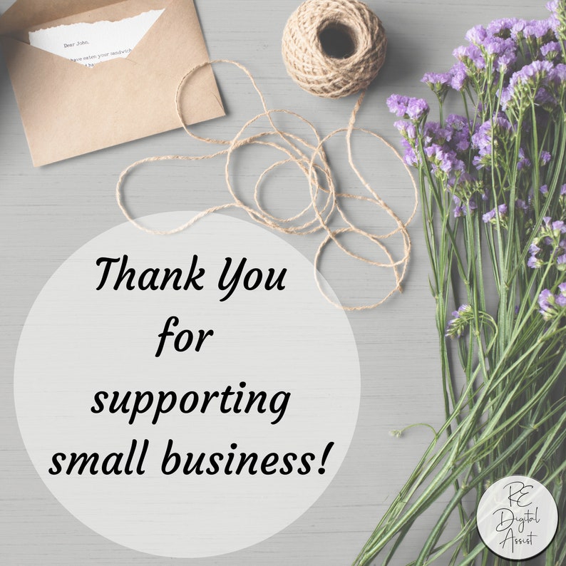 Op de afbeelding: Een bedankbericht met de tekst "Thank You for supporting small business!" omringd door een bruine envelop, touw en paarse bloemen. De tekst "RE Digital Assist" is zichtbaar in de rechterbenedenhoek.