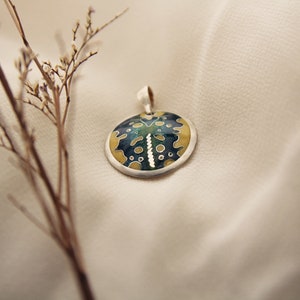 Handmade Green Enamel Cloisonne Pendant, Fine Silver, Necklace, Gift, Green and yellow pendant, Enamel jewelry. 画像 5