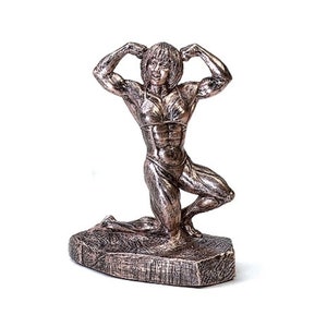 Bodybuilder Kneeling Woman w Optional Base + Custom Personalized Engraving, Custom Engraving, Female Bodybuilder, Bodybuilder Award, US Made