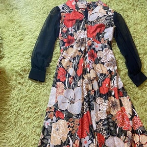 Authentic Vintage 70s Floral Dress!