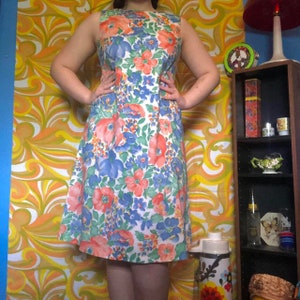 Authentic Vintage 1960s Floral Dress!