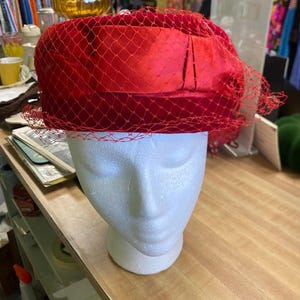 Authentic Vintage 1950s Pillbox Hat!