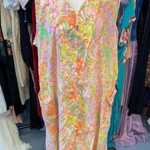 Authentic Vintage 1960s Swirly Dress!