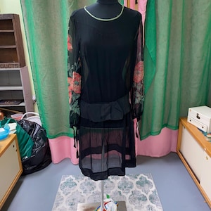 Authentic Antique 1920s Floral Dress!