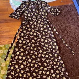 Authentic Vintage 1970s Floral Dress!