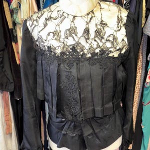 Authentic Antique 1900s Lace Detailed Bodice!