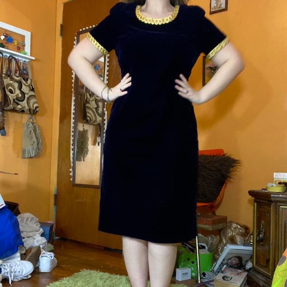 Authentic Vintage 80s (60s style) Velvet Dress!