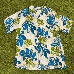 Authentic Vintage 1980s Men’s Hawaiian Shirt!