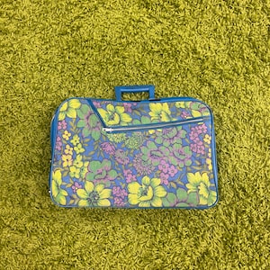 Authentic Vintage 1970s Suitcase!