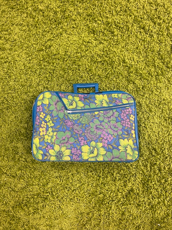 Authentic Vintage 70s Suitcase!