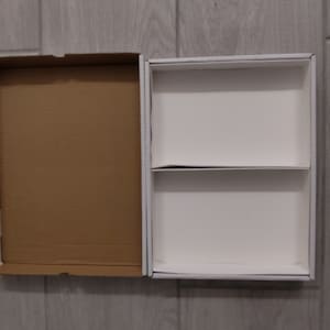 Piso vacío para 56 alegres cajas