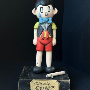 Pinokio X Nieznany. Rzeźba, ciekawość.