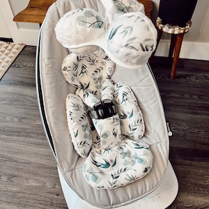 Newest model Mamaroo swing infant reversible insert and interactive toy balls in eucalyptus