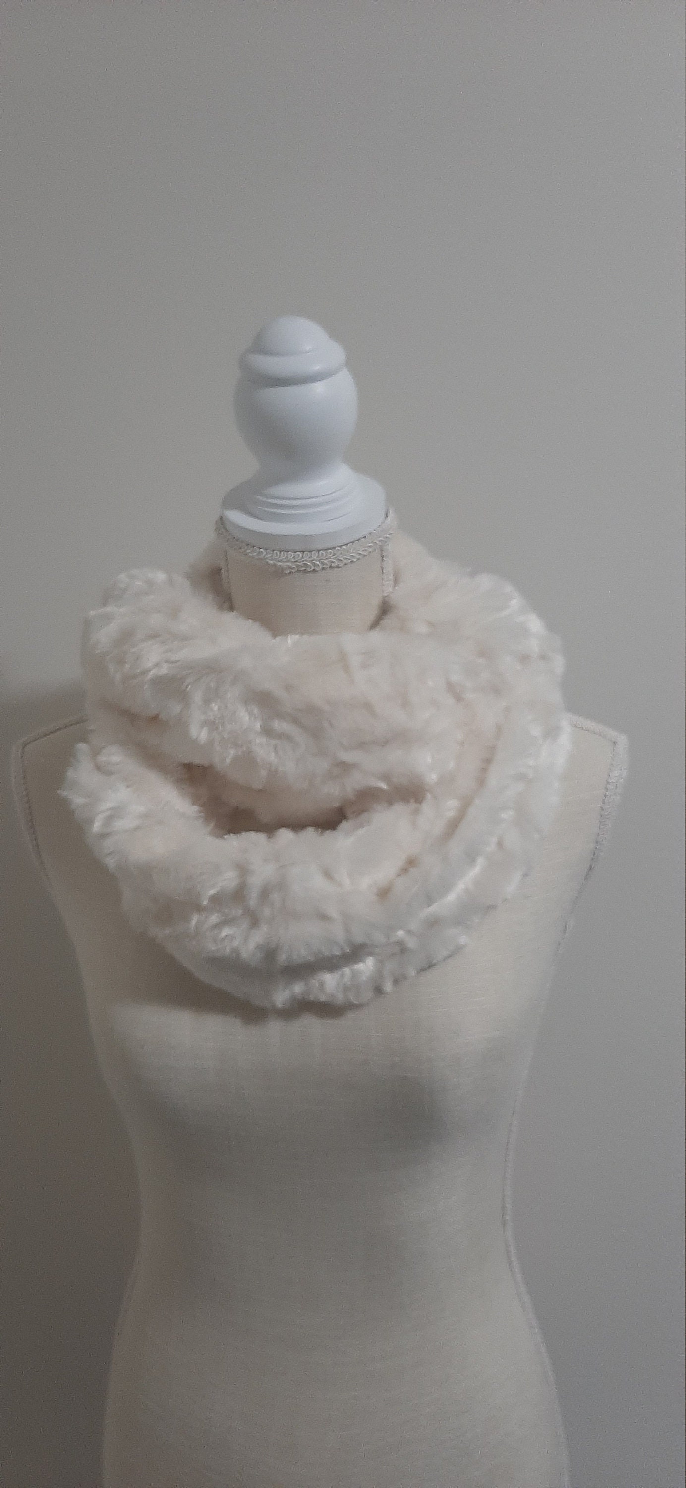 Beautiful White/Cream Faux Fur Thick Soft Scarf Wrap