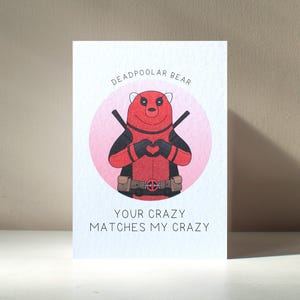 Biglietto d'auguri personalizzato illustrato "Deadpoolar Bear" in formato A6 con supereroe orso polare, simpatico e divertente, per San Valentino, anniversario e amore - Benefici di beneficenza