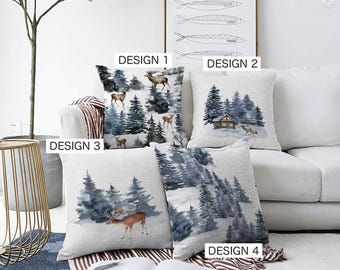 Housse de coussin de Noël sur le thème des rennes, des chalets et des pins d'hiver | 4 options | Double face sur la chenille douce avec plusieurs tailles