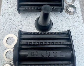 Ertl / Tomy pedal pack consisting of pedals pushnuts washers & pushnut driver for pedal tractors