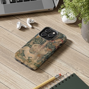 Telefoonhoesje Eenhoorn in gevangenschap | Telefoonhoesje middeleeuwse kunst renaissance | Telefoonhoesje klassieke kunst | Cottagecore | Zachte grunge donkere academische wereld