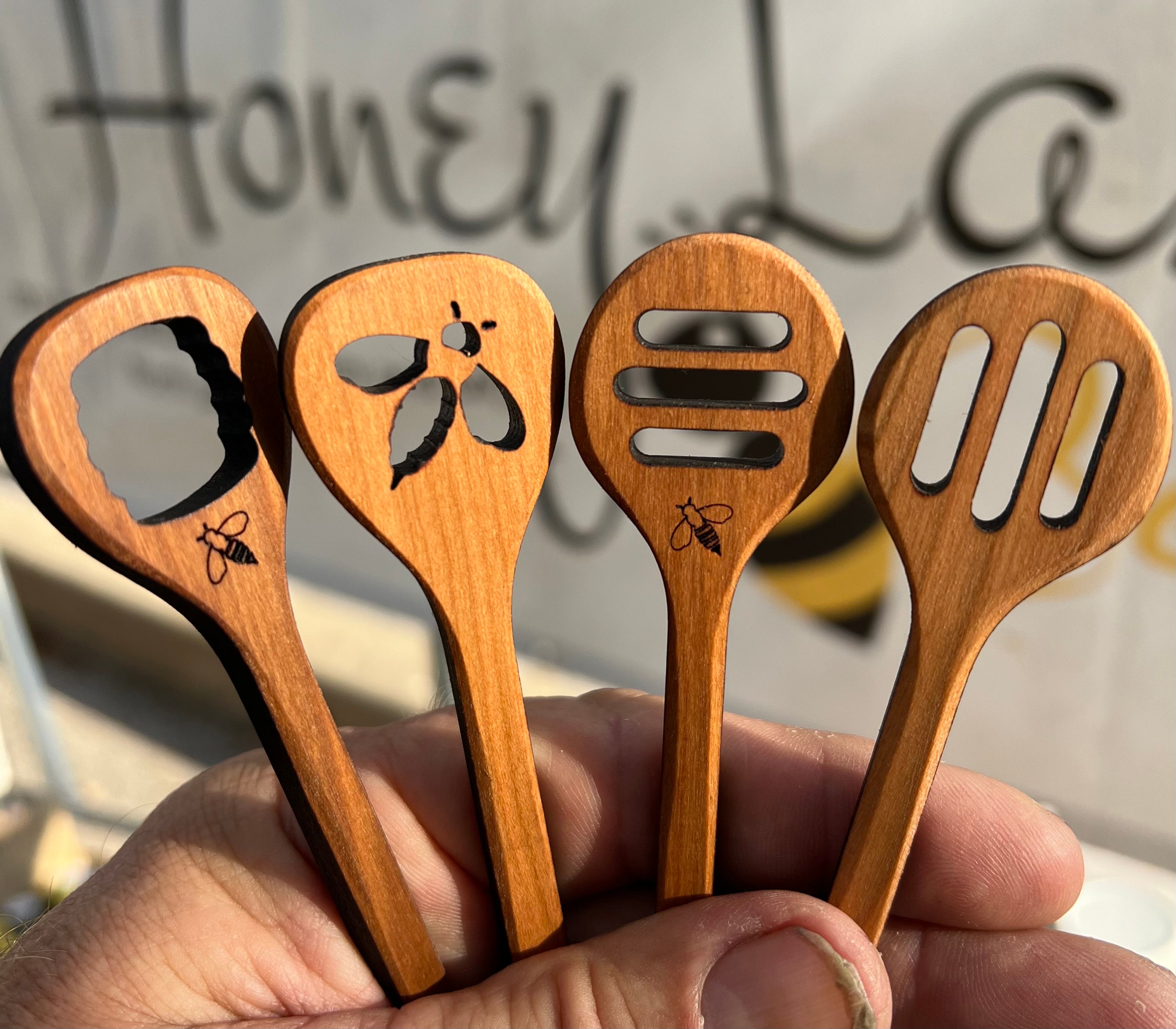 Bee Wooden Spoons for Cooking Utensils Set,Wooden Spatula Honey Bee  Decor,Premium Bee Kitchen Decor and Accessories,Honey Bee Gifts for  Women,Mothers