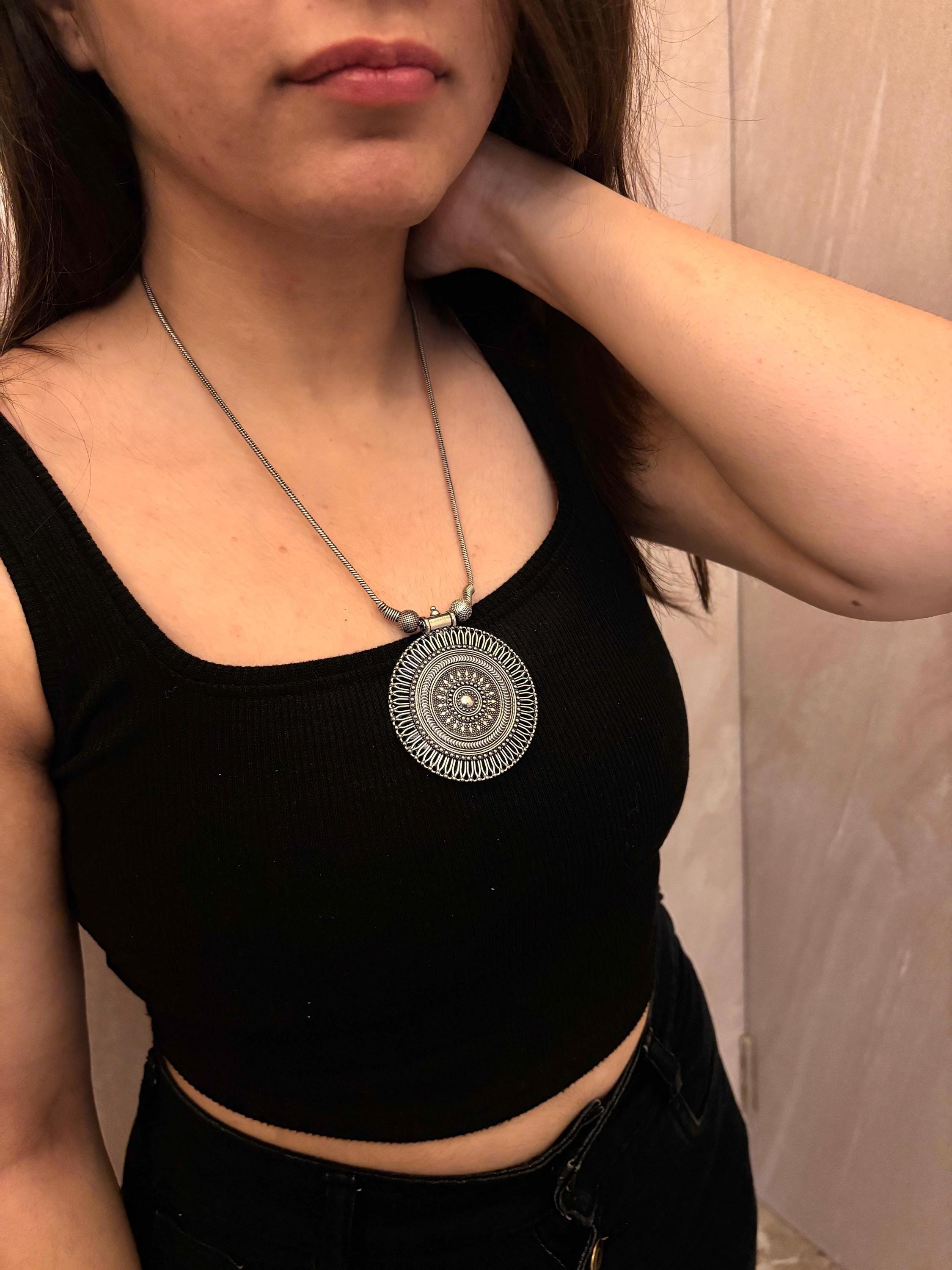 Collana Boho In Argento Antico / Gioielli Etnici Vintage / Ciondolo Tribale Fatto A Mano / Collana Ossidata Da Festival - Italia