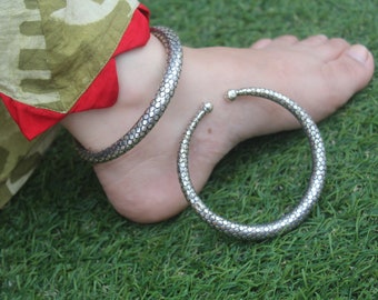 Oxidiertes Metall Silber Modische Stilvolle Zehe Kada Fußkettchen Paar Traditionelle Stilvolle Fußkettchen für Frauen & Mädchen