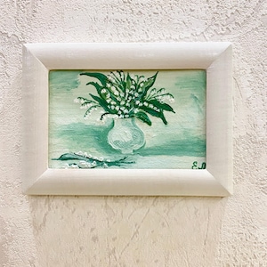Lírios selvagens de maio do vale em vaso branco Natureza morta. Pintura a óleo original com moldura de madeira