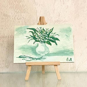 Buquê de flores silvestres de lírios brancos do vale em vaso natureza morta original miniatura pintura a óleo com cavalete pequeno de madeira