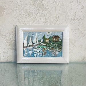Regata Francesa em Argenteuil - Claude Monet 1872 | Pintura a Óleo Impressionista em Cartão Miniatura | Obra de Arte com Moldura de Madeira de Faia