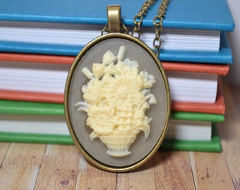 Collier pendentif élégant camée floral - charme d'inspiration vintage