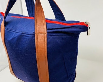 Sac sac multi-usage en bleu marine avec bracelets en cuir